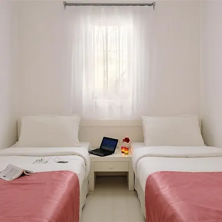 Ξενοδοχείο Satsuma Suites 3*