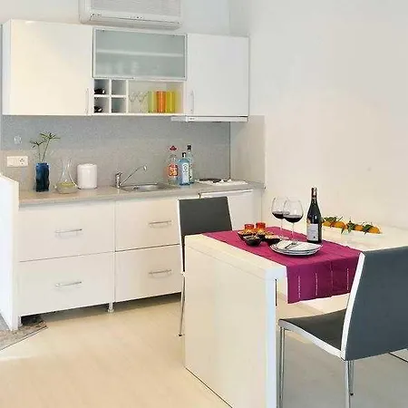Ξενοδοχείο Satsuma Suites 3*