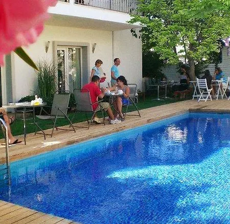 Satsuma Suites Hotel 3*